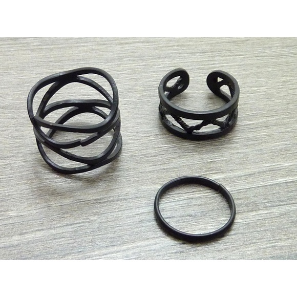 Jewelry - Black Metal Ring Set Size 5.5